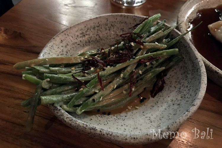 Goma-ae style Green beans(いんげんの胡麻和え/夜):ゆでたいんげんのピーナッツソース和え。ごま載せ。