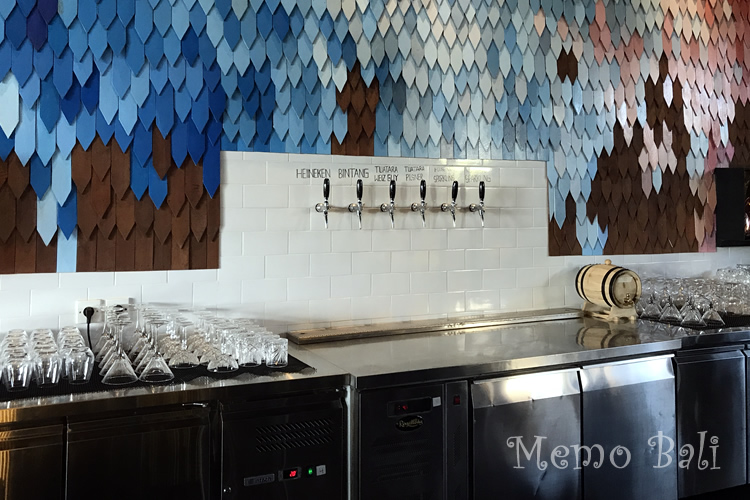 ビールフォーセット:注ぎ口が壁に?!サーバーは裏か下。ハイネケン、ビンタン、トゥアタラほか。