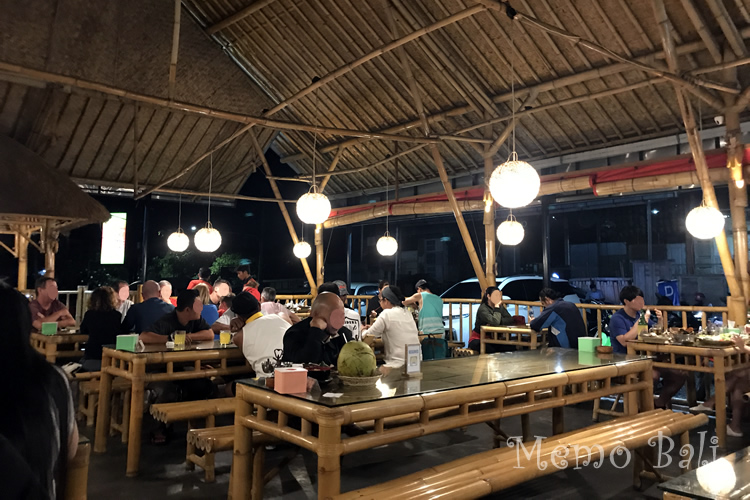 テーブル席:座席数、多め。ただ、混雑時は焼き上がりに時間かかることも。待ってる間にビールが進む?!